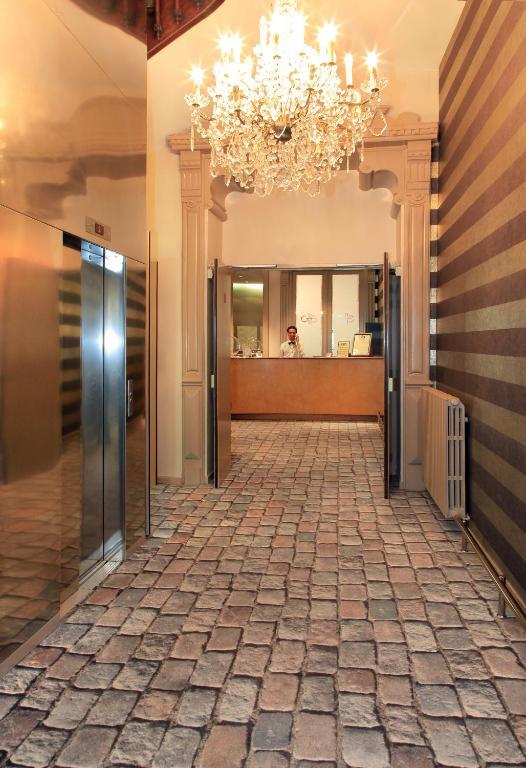 Grand Hotel De La Basilique ルルド エクステリア 写真